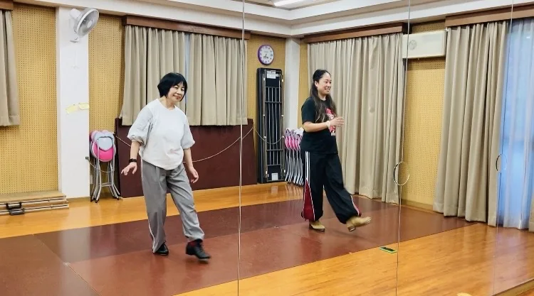 一人ひとりの動きを見ながら伝える講師